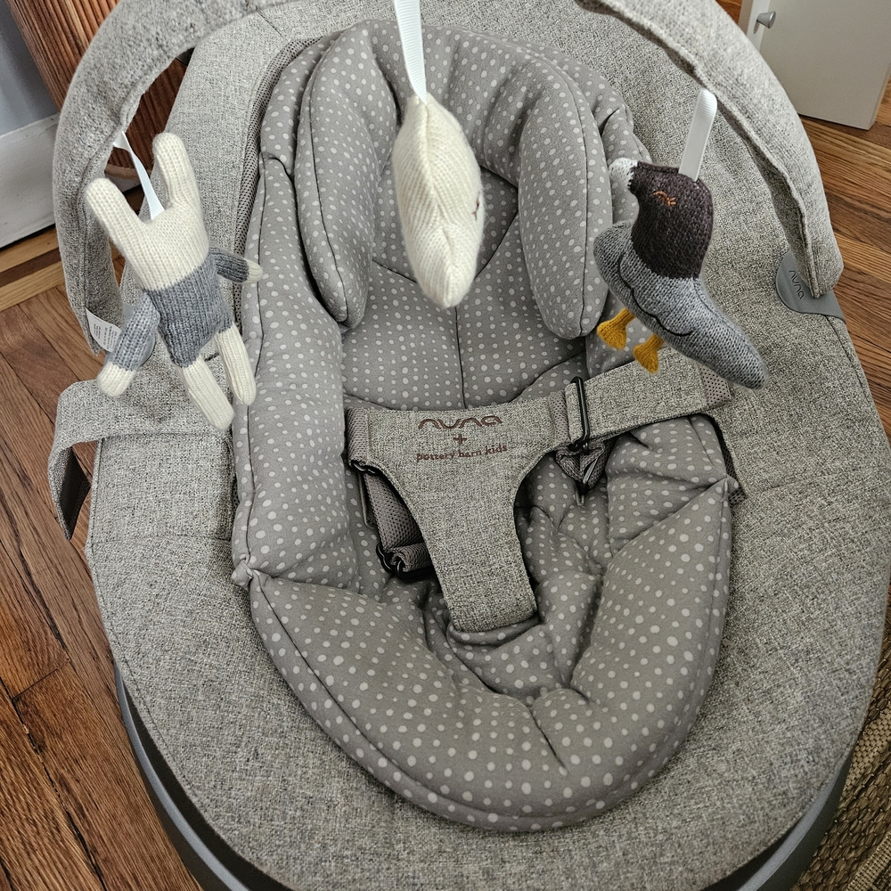 Nuna PIPA Infant Seat Insert in Gray Polka Dot
